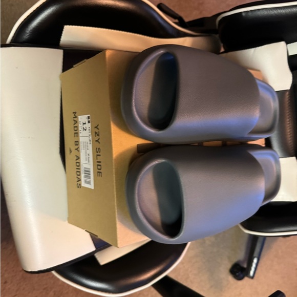 Yeezy slide slate marine main image 4